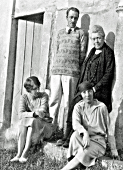 Elisabeth, with headband, aged 32 in 1922